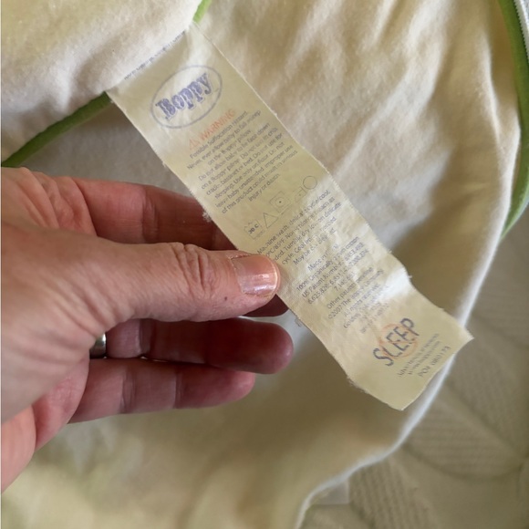 Excellent condition Boppy feeding pillow and two covers. Ergonomic. Baby classic - Picture 7 of 10